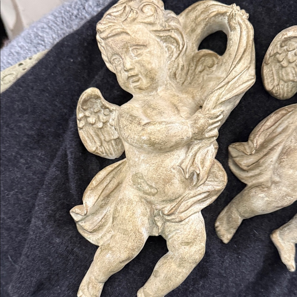 Vintage French country Cherub Wall Plaque Pair in Antique Gold - Home Wall Decor - Picture 2 of 3